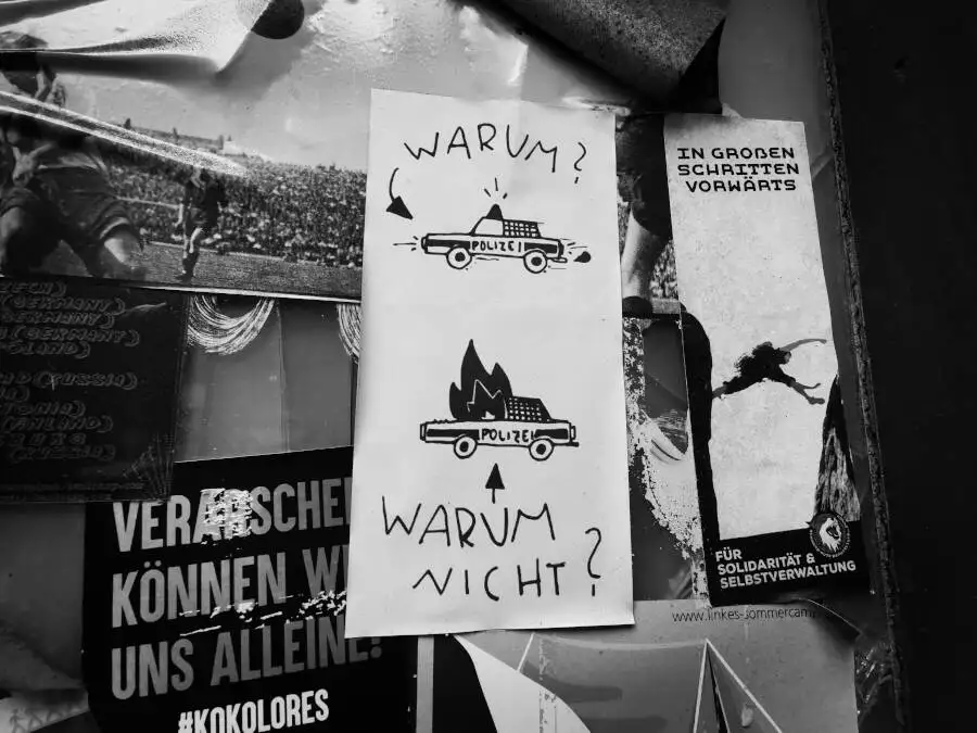 A poster in Leipzig, Warum? Warum nicht?